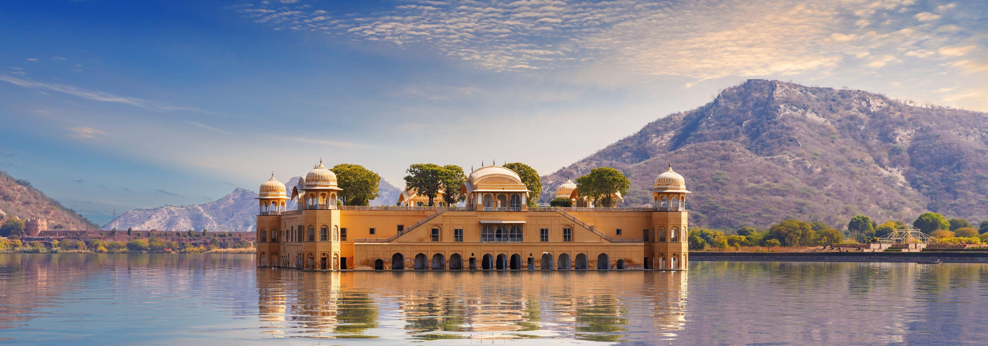 Rishikesh to Jaipur Taxi Service