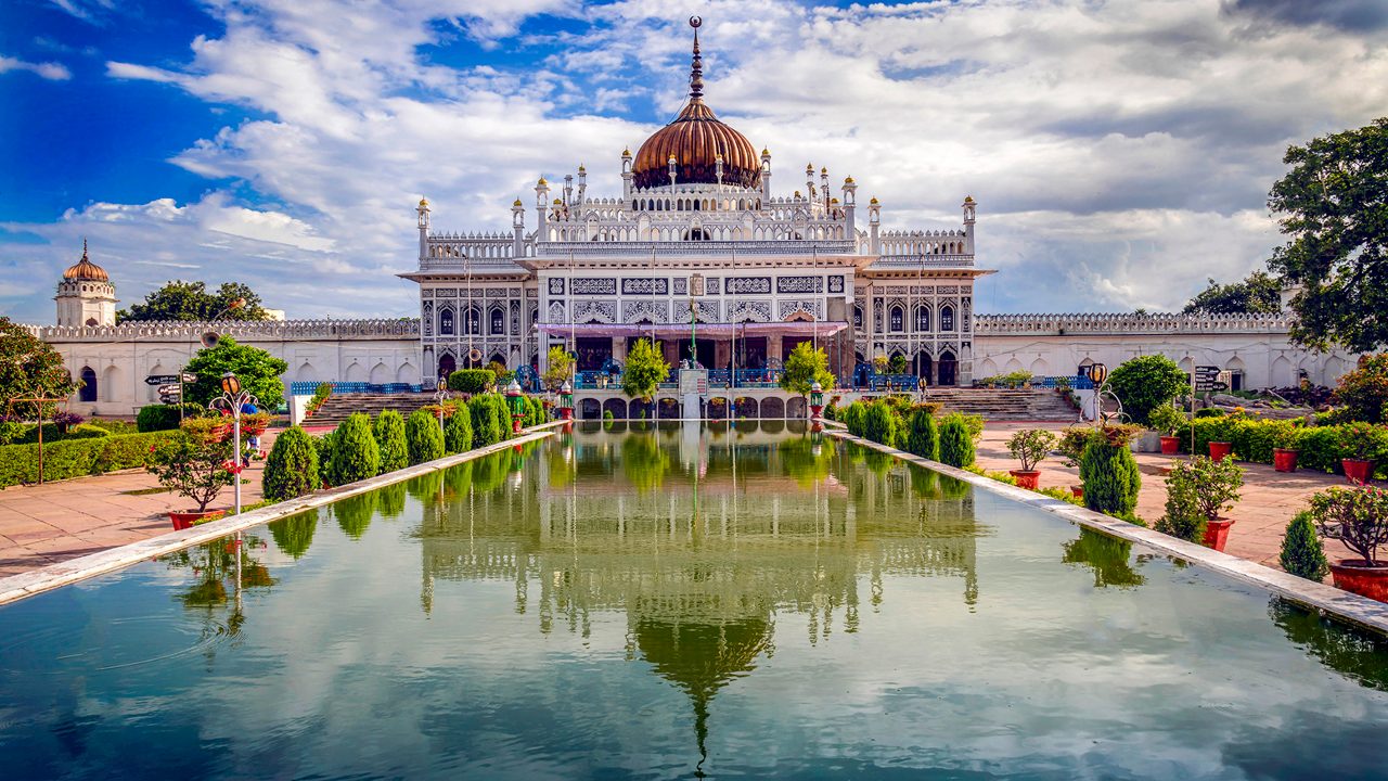 Rishikesh to Lucknow Taxi Service